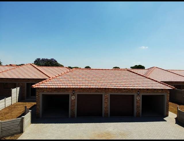 3 BEDROOM TOWNHOUSE FOR SALE IN RIVERSDALE
